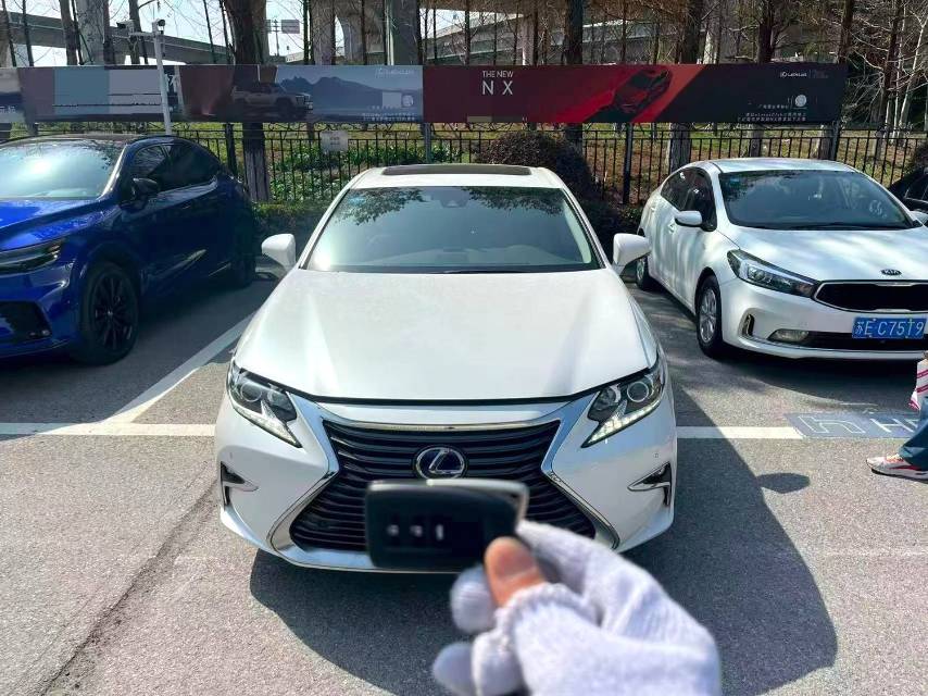 Lexus ES 300h