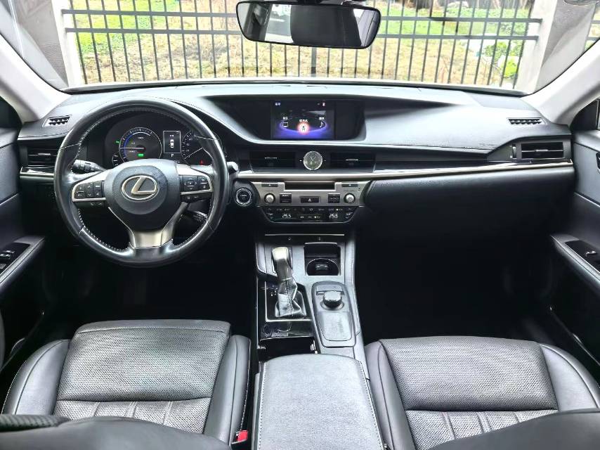 Lexus ES 300h