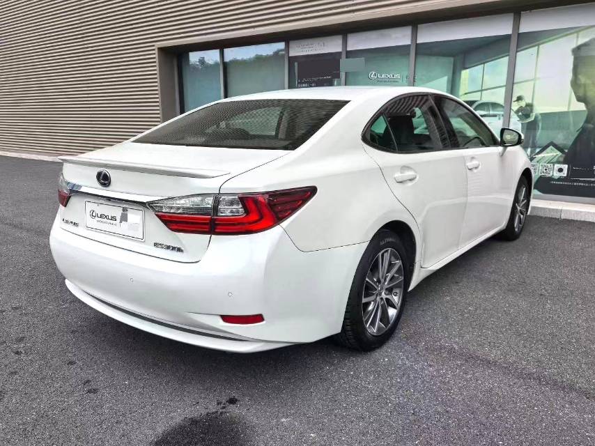 Lexus ES 300h
