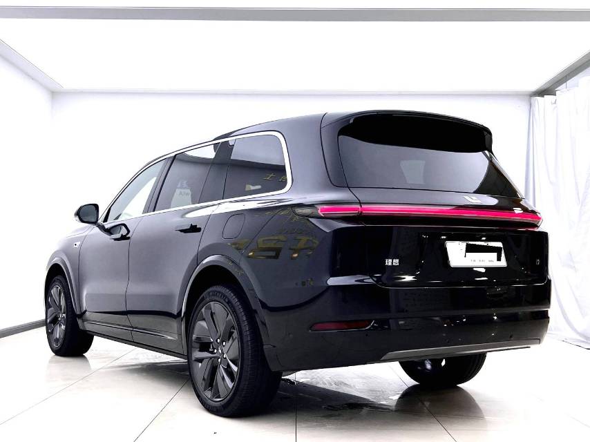 理想 L (Liter) 9 Model Year Ultra