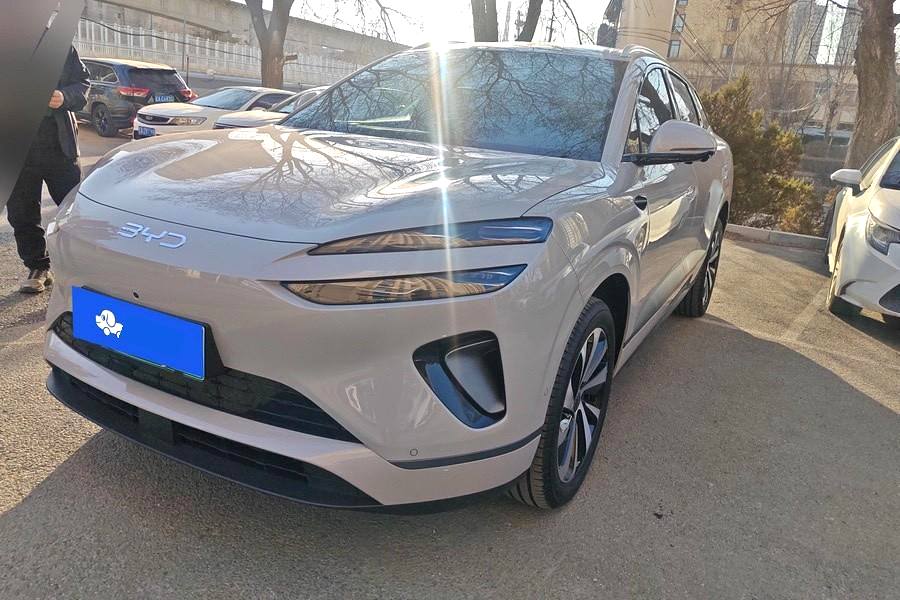 BYD 06 — электромобиль на альтернативном топливе 520