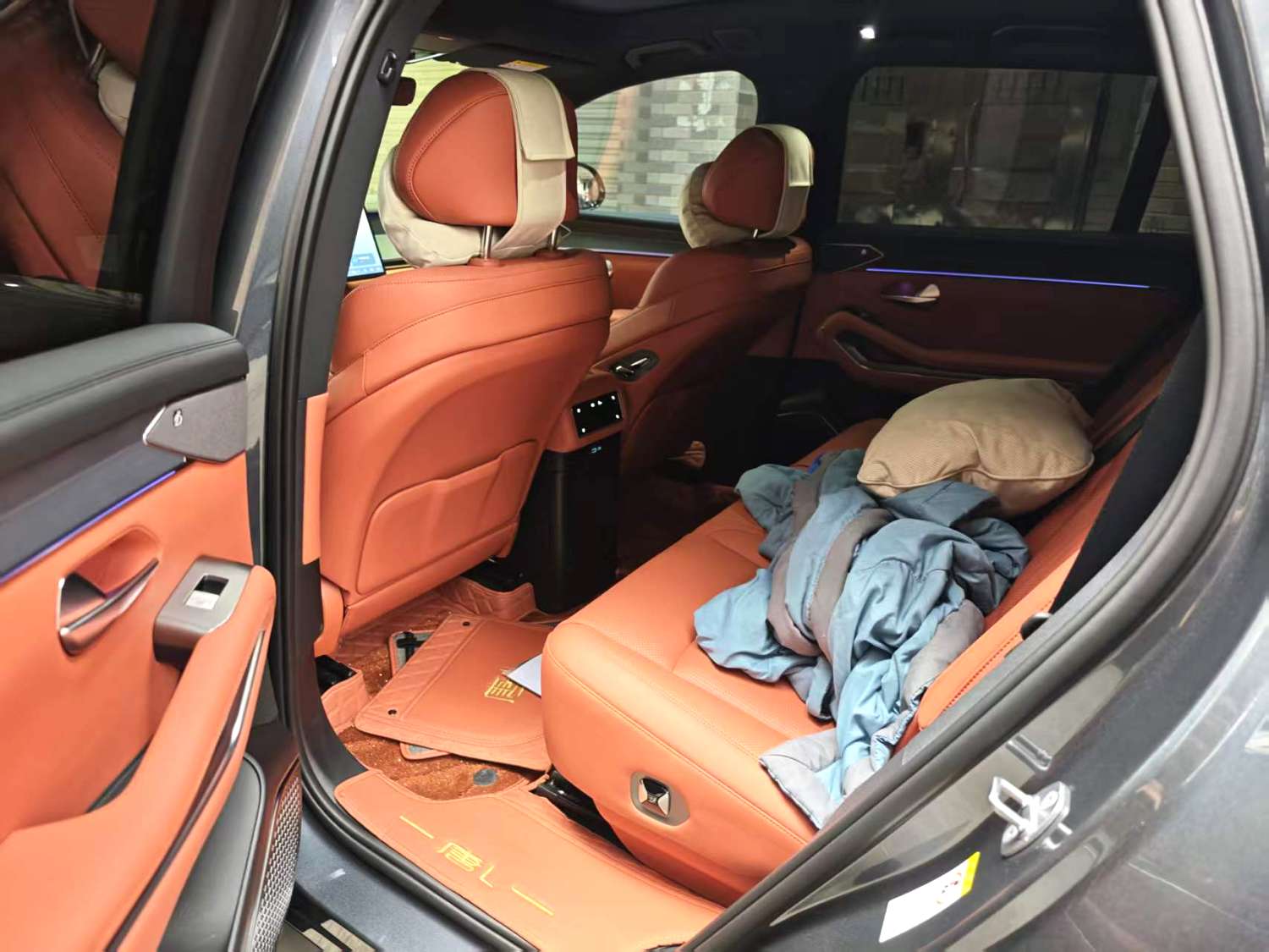 唐 L (Liter) Model Year Electric Vehicle 600KM 四驱激光雷达旗舰型