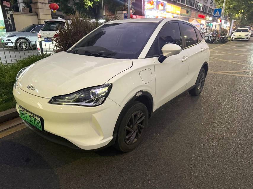 哪吒 V Model Year 标准续航娱乐版