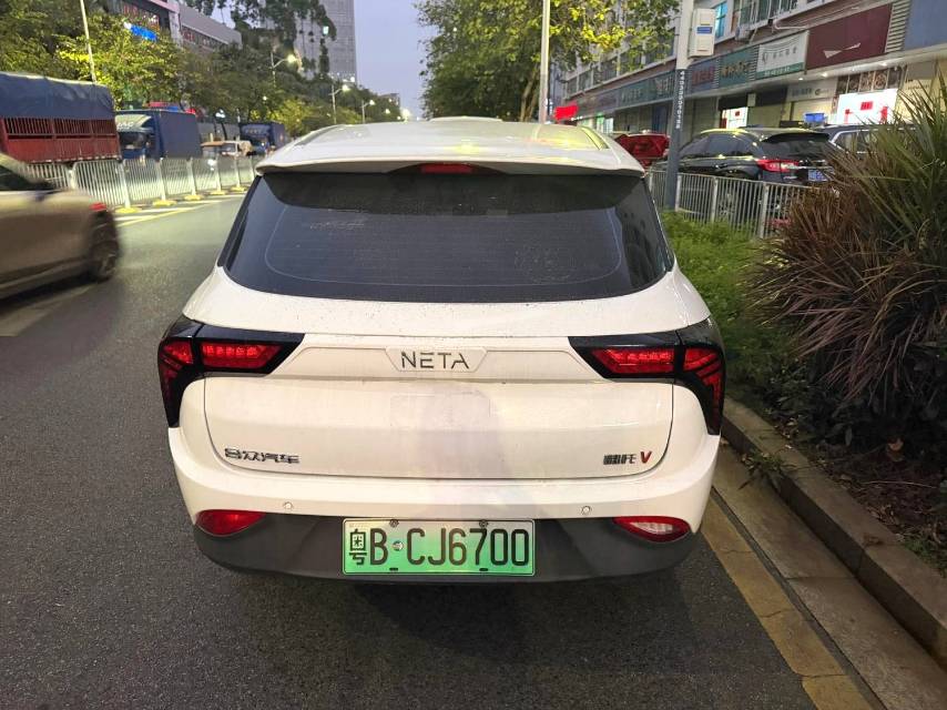哪吒 V Model Year 标准续航娱乐版