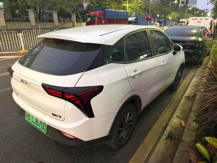 哪吒 V Model Year 标准续航娱乐版