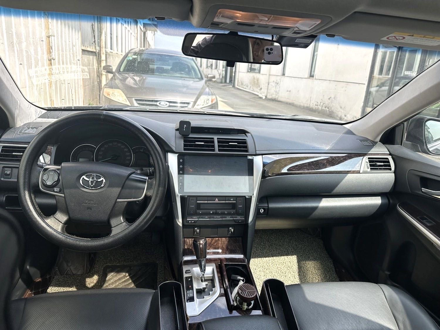 Toyota Camry 2.0G Lead