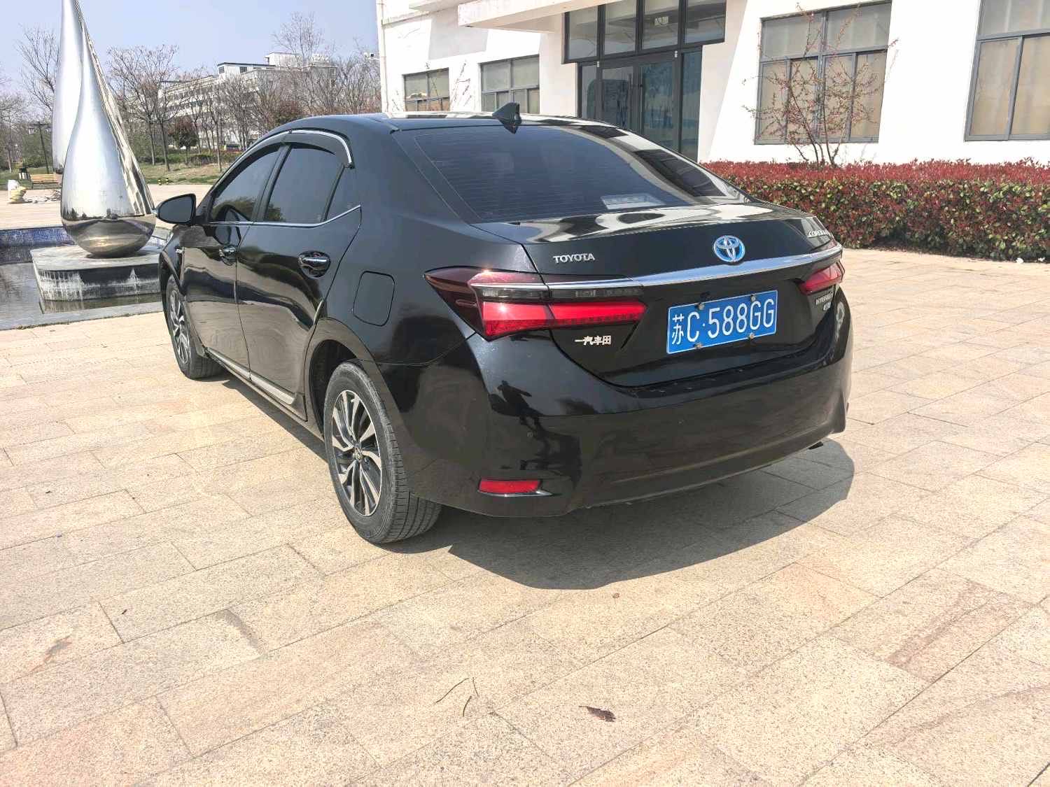 卡罗拉 Model Year 改款双擎 1.8L E CVT 精英版