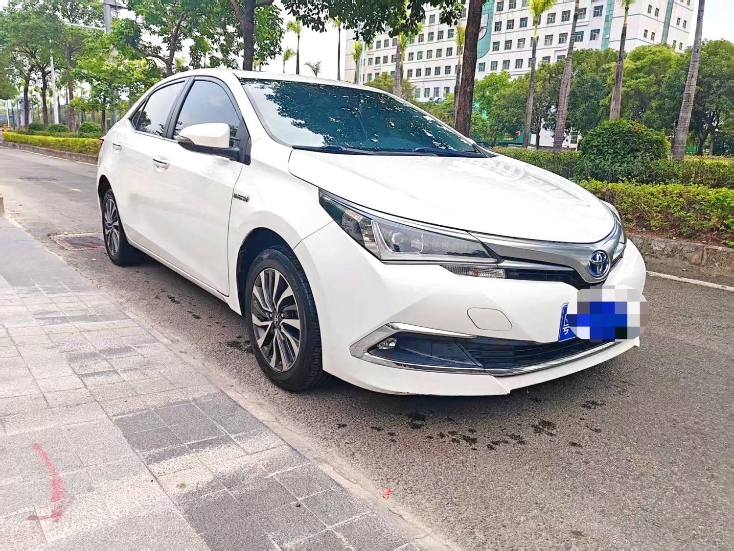 卡罗拉 Model Year 双擎 1.8L E CVT 智尚版