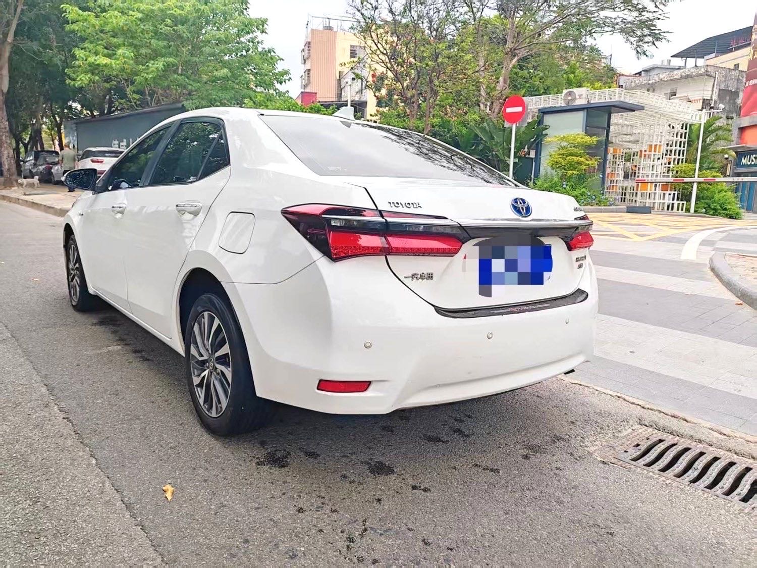卡罗拉 Model Year 双擎 1.8L E CVT 智尚版
