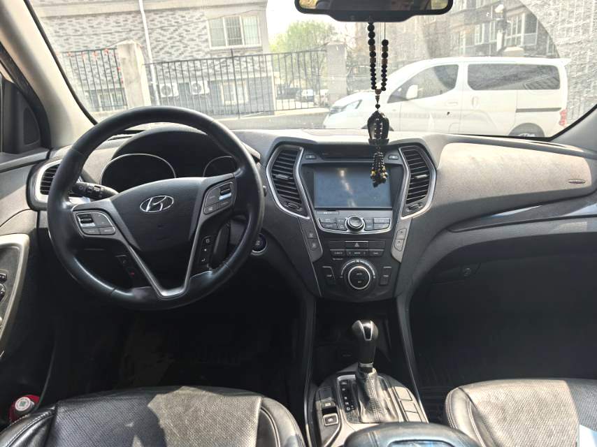 胜达 Model Year 2.0T 自动四驱智能型 5 Seats
