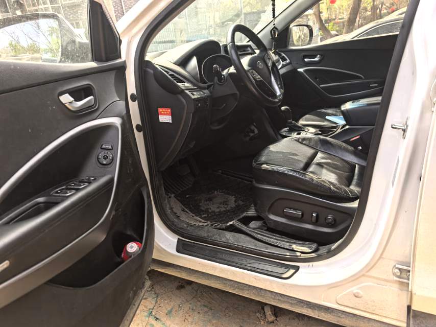 胜达 Model Year 2.0T 自动四驱智能型 5 Seats
