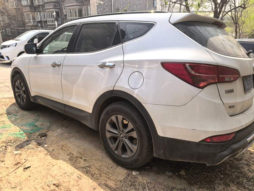 胜达 Model Year 2.0T 自动四驱智能型 5 Seats