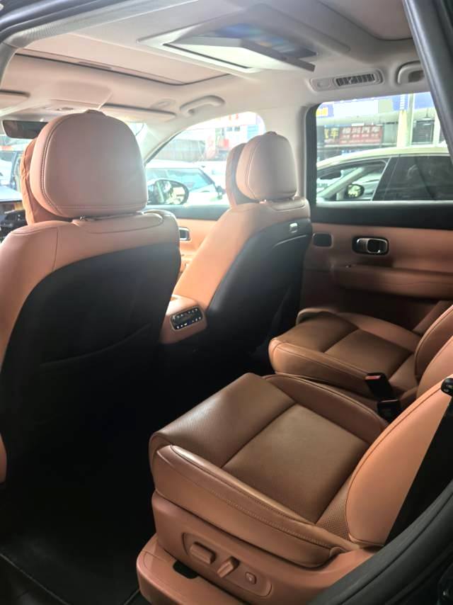 零跑 C 16 Model Year 增程 280 激光雷达智尊版 6 Seats