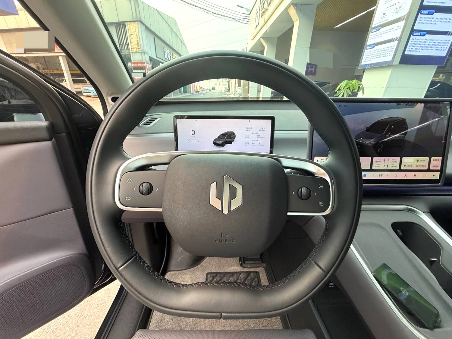 零跑 C 16 Model Year 增程 280 激光雷达智尊版 6 Seats