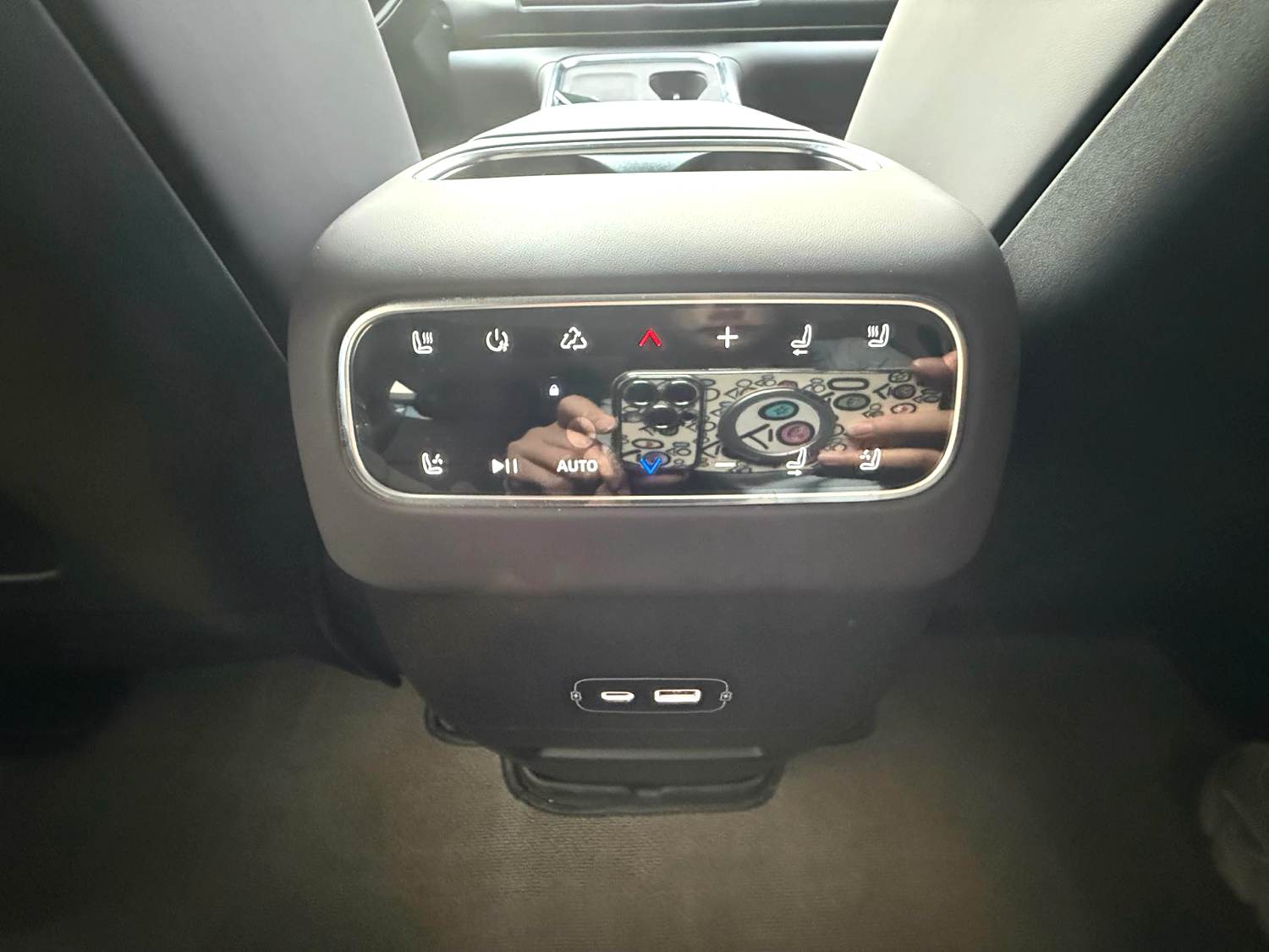 零跑 C 16 Model Year 增程 280 激光雷达智尊版 6 Seats