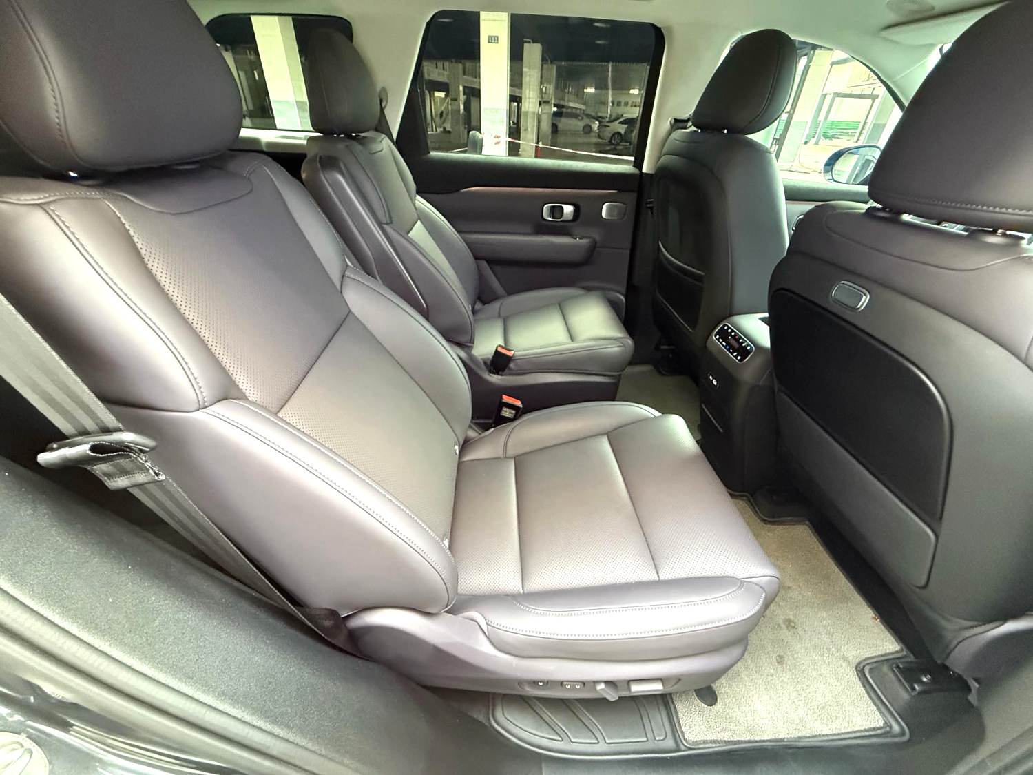 零跑 C 16 Model Year 增程 280 激光雷达智尊版 6 Seats