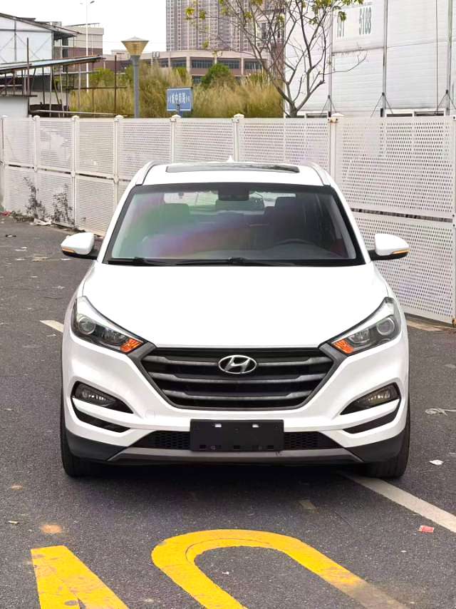 途胜 Model Year 1.6T 双离合两驱智能型