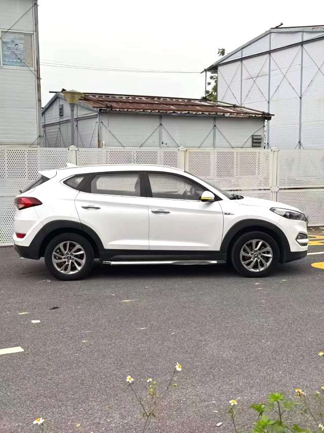 途胜 Model Year 1.6T 双离合两驱智能型
