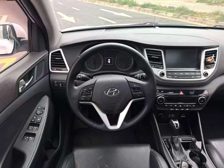 途胜 Model Year 1.6T 双离合两驱智能型