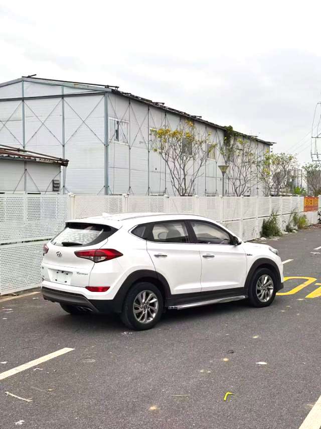 途胜 Model Year 1.6T 双离合两驱智能型
