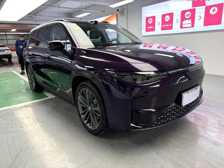 零跑 C 16 Model Year 增程 280 激光雷达智尊版 6 Seats
