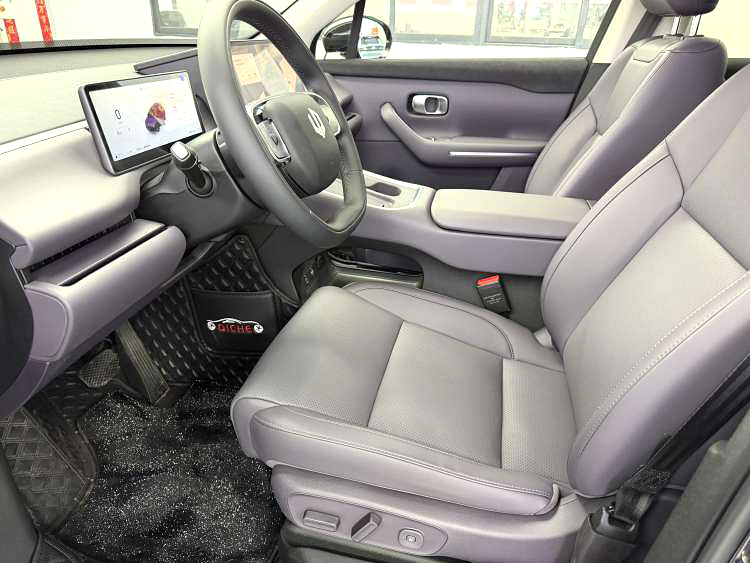零跑 C 16 Model Year 增程 280 激光雷达智尊版 6 Seats