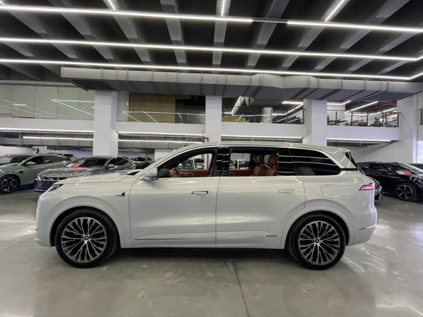 深蓝 S 09 Model Year 4WD Ultra 高定版