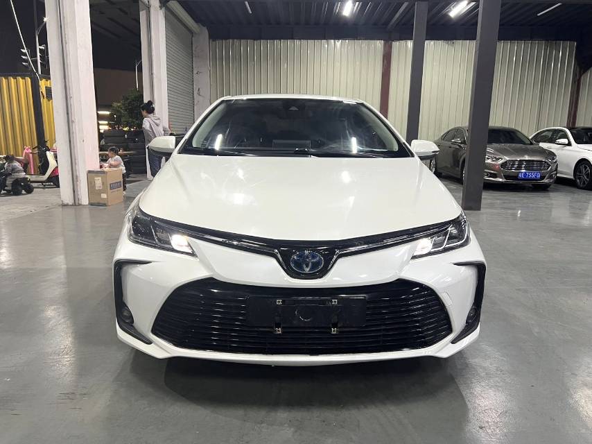 卡罗拉 Model Year 双擎 1.8L E CVT 精英版