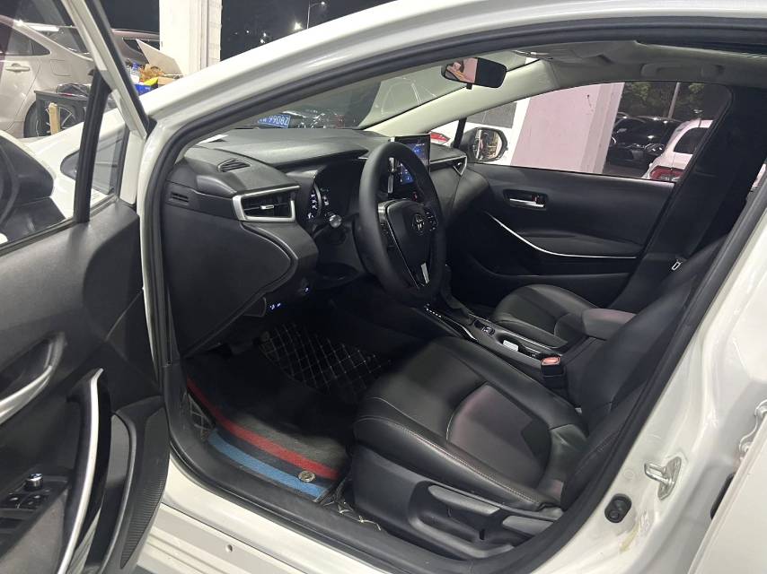 卡罗拉 Model Year 双擎 1.8L E CVT 精英版