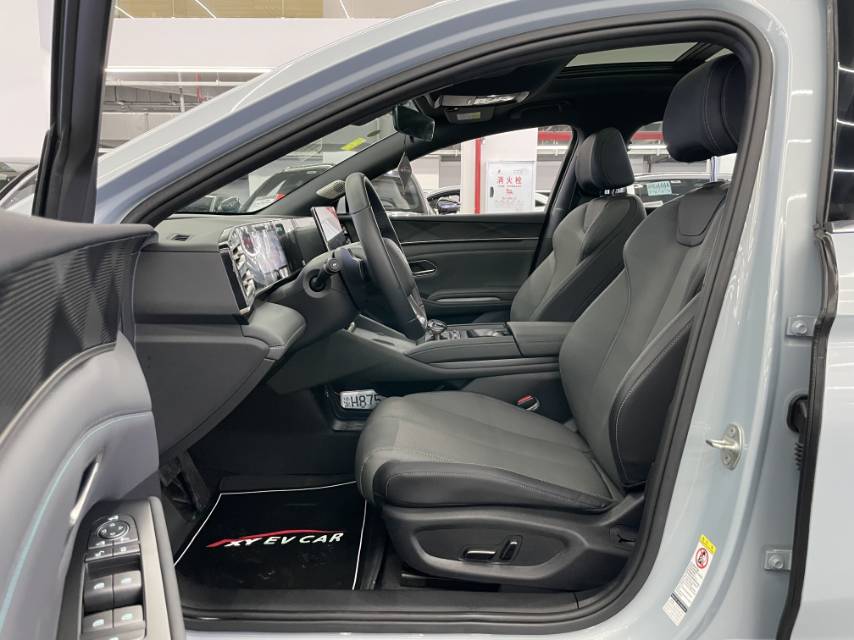 BYD L (Liter) DM i 120KM
