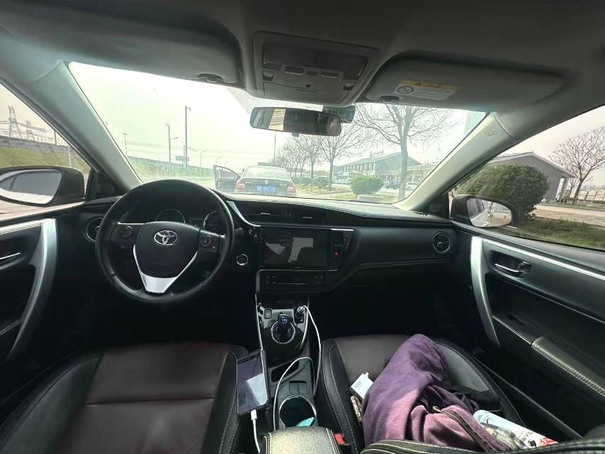 卡罗拉 Model Year 改款双擎 1.8L E CVT 精英版