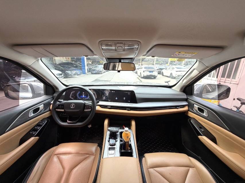长安览拓者 Model Year 2.0T 自动四驱汽油旗舰型标箱
