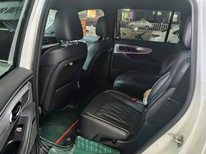 传祺 GS 8 Model Year 双擎系列 2.0TM 四驱尊贵版 六座