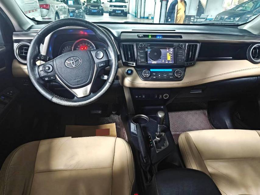 RAV 4 荣放 Model Year 2.0L CVT 四驱新锐版