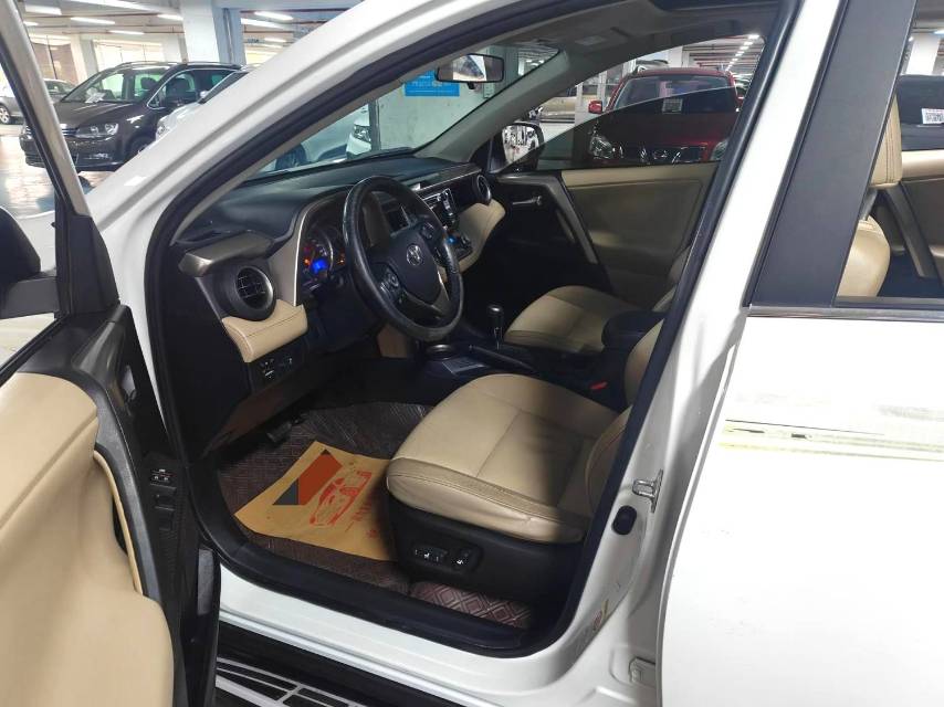 RAV 4 荣放 Model Year 2.0L CVT 四驱新锐版