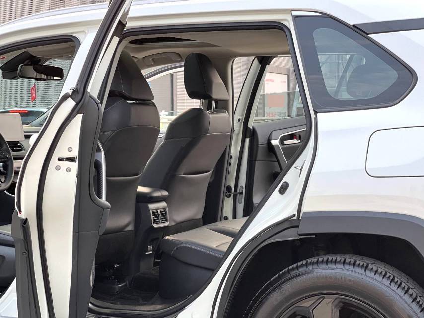 RAV 4 荣放 Model Year 双擎 2.5L E CVT 四驱精英 PLUS Version