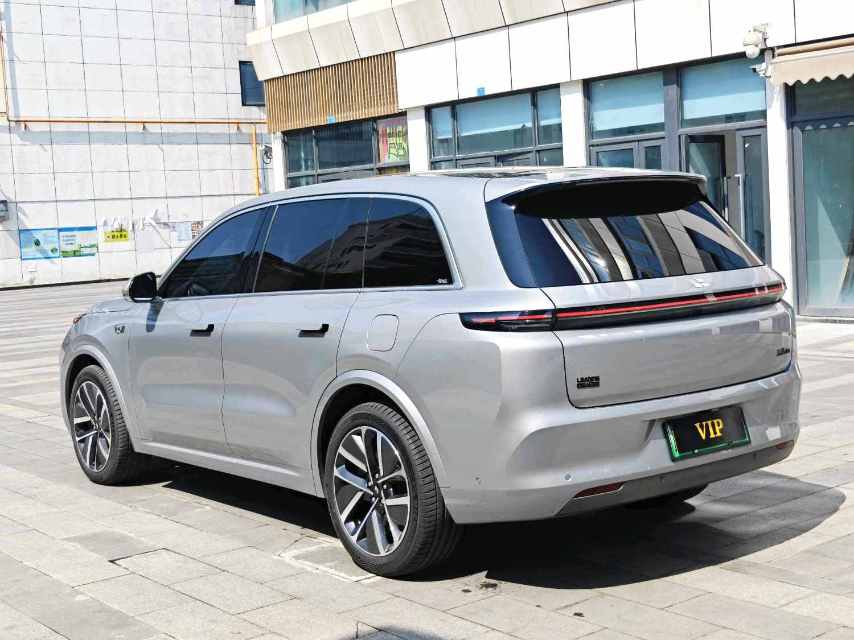 理想 L (Liter) 8 Model Year Ultra