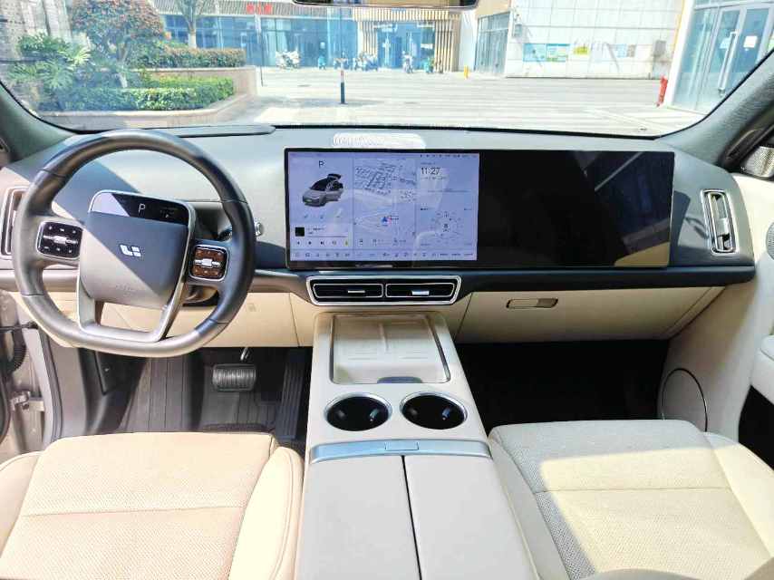 理想 L (Liter) 8 Model Year Ultra