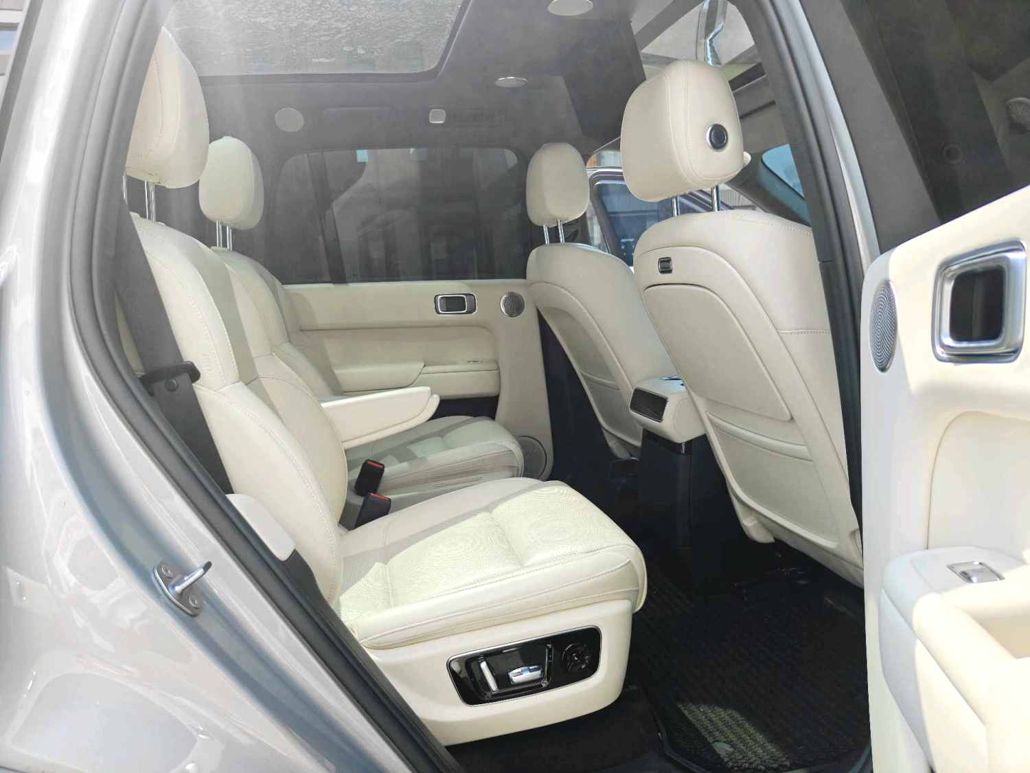 理想 L (Liter) 8 Model Year Ultra