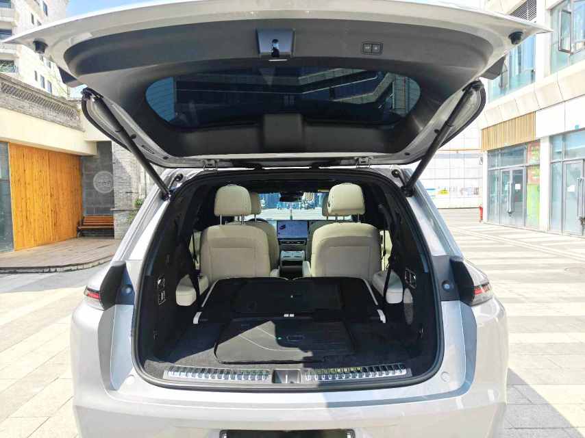 理想 L (Liter) 8 Model Year Ultra