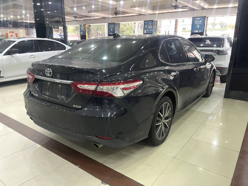 Toyota Camry 2.5G Luxury