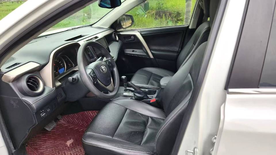 Toyota RAV 4 2.0L CVT 2WD