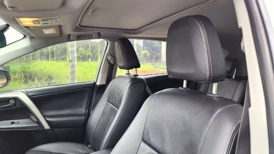 Toyota RAV 4 2.0L CVT 2WD
