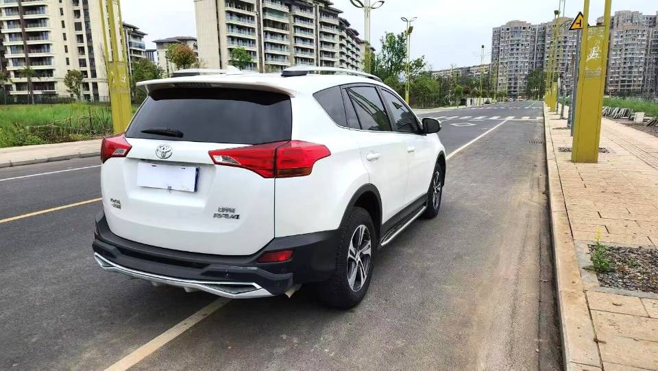 Toyota RAV 4 2.0L CVT 2WD