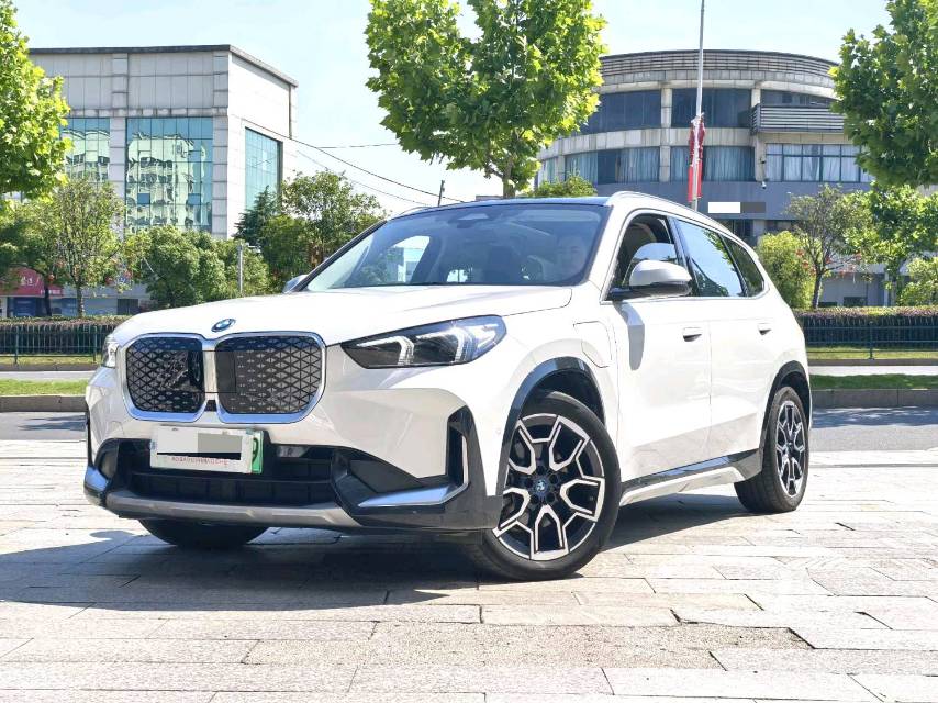 BMW iX 1 eDrive 25L X