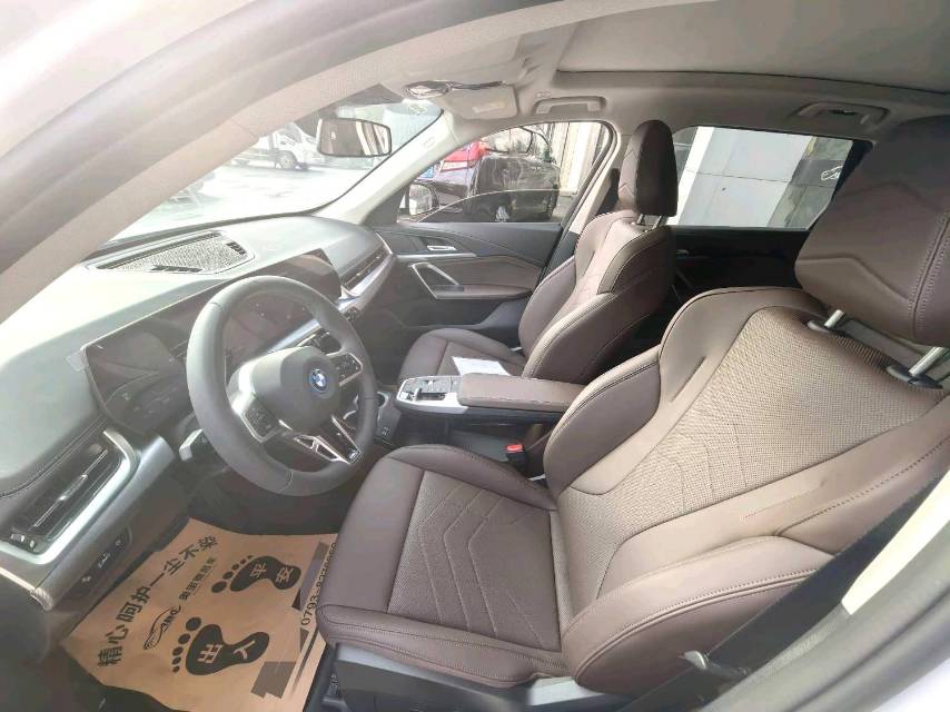 BMW iX 1 eDrive 25L X