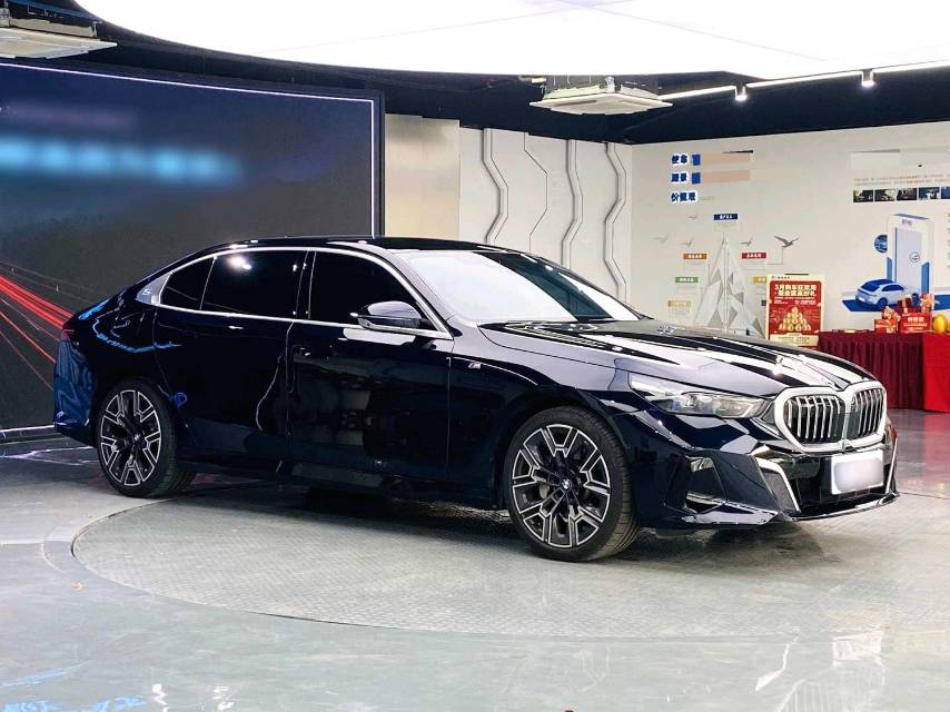 BMW 5 系 Model Year 530Li Advanced M 运动套装