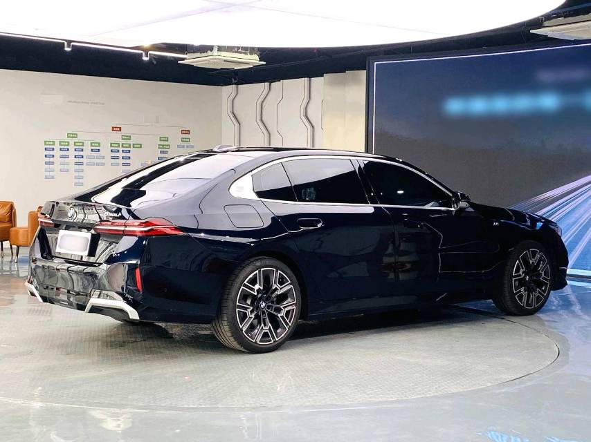 BMW 5 系 Model Year 530Li Advanced M 运动套装