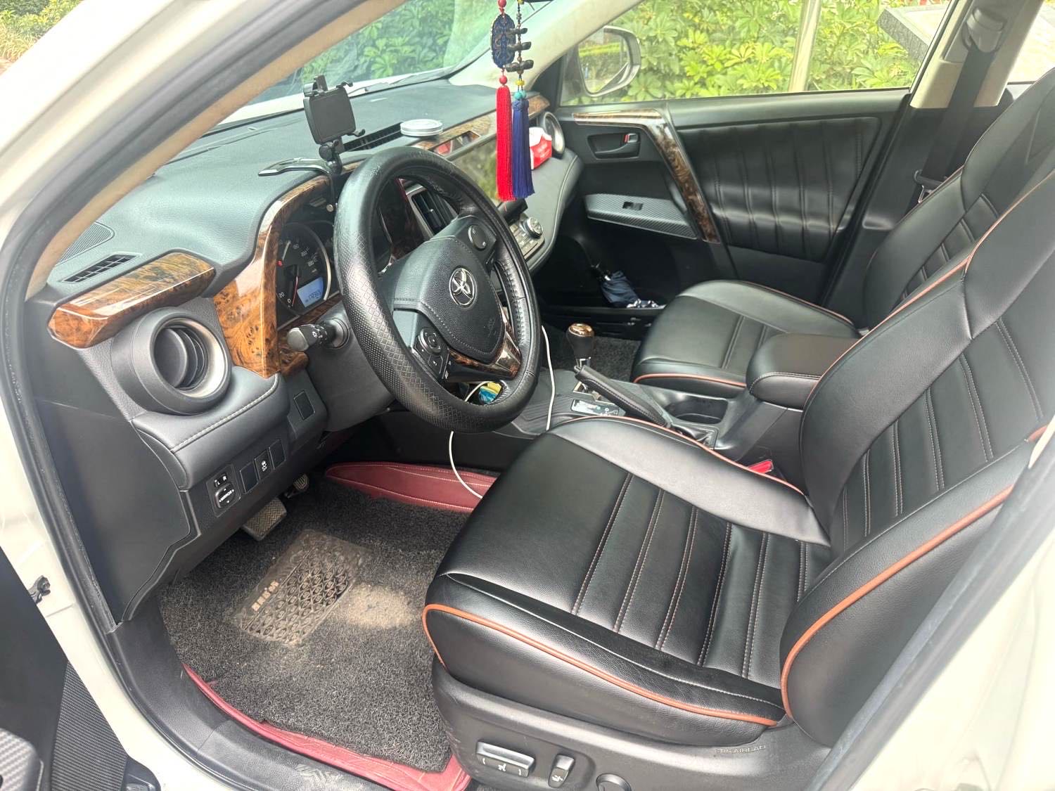 Toyota RAV4 2,5 л, автомат, полный привод, комплектация Elite