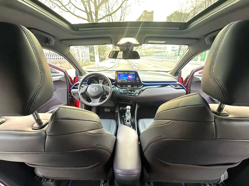 Toyota C HR 2.0L Luxury VI